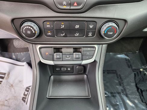 Used 2024 GMC Terrain SLE image 23