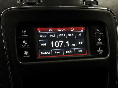 Used 2019 Dodge Journey SE w/ Connectivity Group FWD image 2