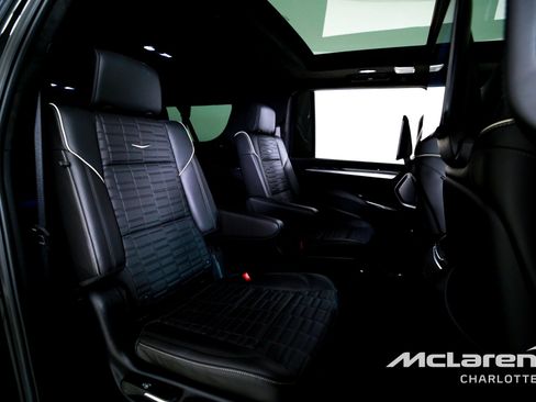 Used 2025 Cadillac Escalade ESV V AWD/4WD image 27