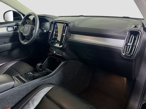 Used 2022 Volvo XC40 T4 Momentum FWD image 30
