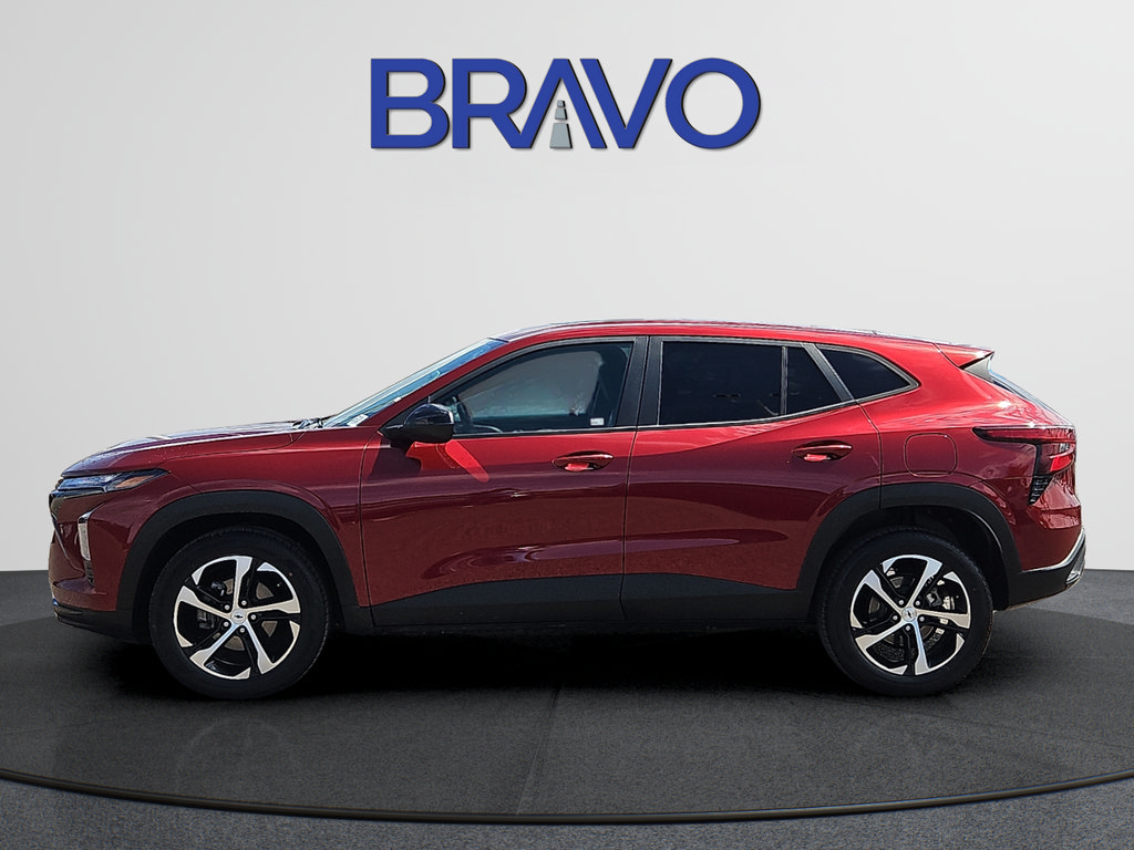 Used 2024 Chevrolet Trax RS w/ Sunroof Package FWD image 2