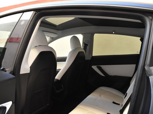 Used 2021 Tesla Model Y Long Range image 24