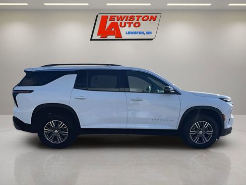 Used 2025 Chevrolet Traverse LT image 9