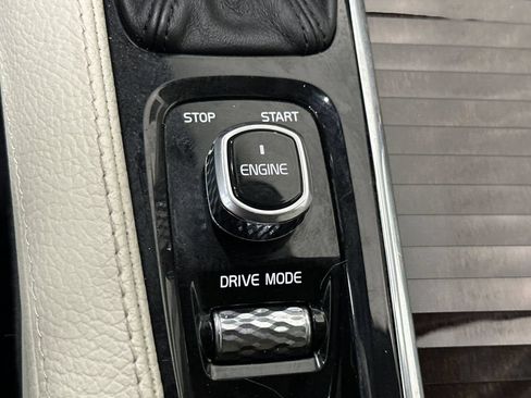 Used 2017 Volvo XC90 T6 Momentum w/ Vision Package AWD/4WD image 27