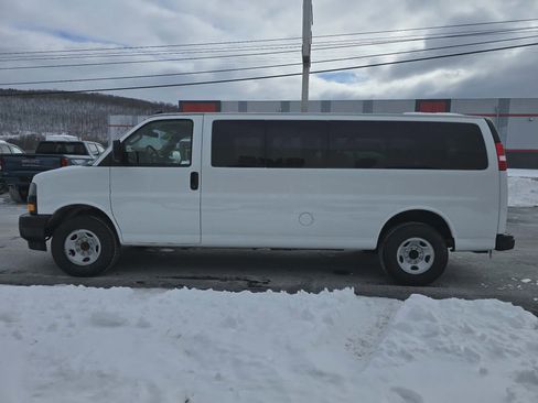 Used 2024 Chevrolet Express 3500 LS image 7
