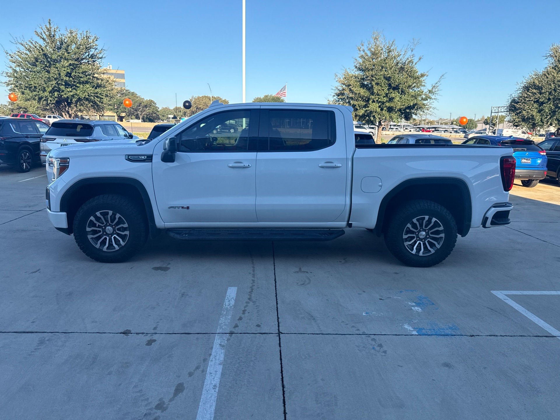 Used 2021 GMC Sierra 1500 AT4 w/ AT4 Value Package AWD/4WD image 3