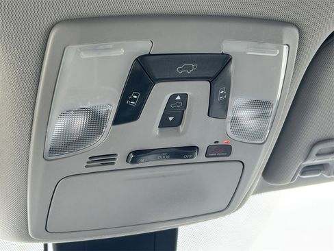 Used 2018 Toyota Sienna XLE w/ XLE Navigation Package image 21