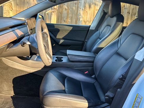 Used 2022 Tesla Model Y Performance image 24