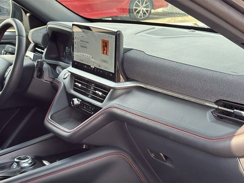 Used 2025 Ford Explorer ST-Line image 33