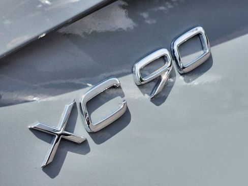 Used 2025 Volvo XC90 T8 Ultra w/ Protection Package Premier image 18