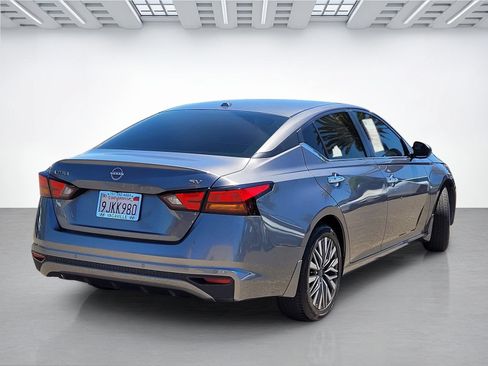 Used 2024 Nissan Altima 2.5 SV FWD image 4