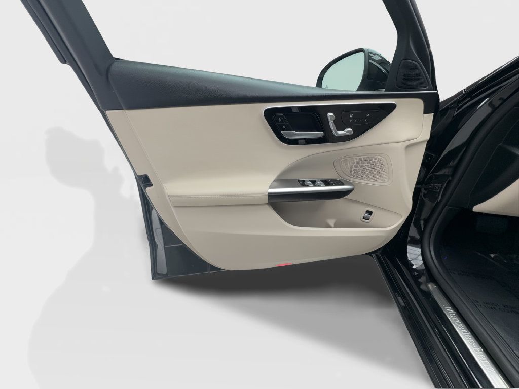 Used 2022 Mercedes-Benz C 300 Sedan image 22