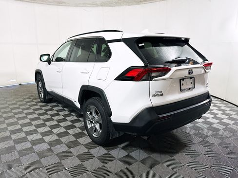 Used 2024 Toyota RAV4 LE AWD/4WD image 5