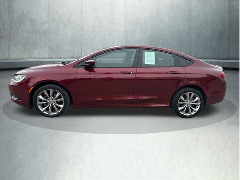 Used 2016 Chrysler 200 S image 2