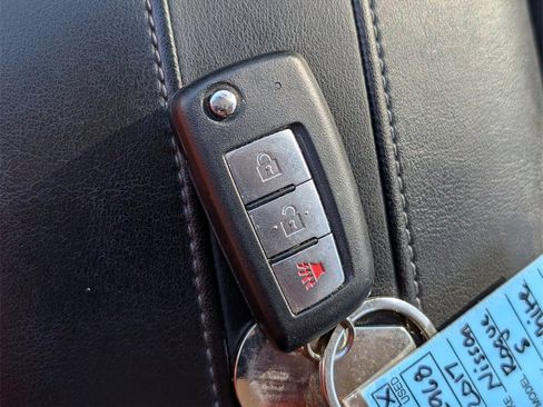 Used 2017 Nissan Rogue S image 29