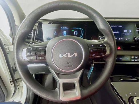 Used 2025 Kia Sportage LX FWD image 12