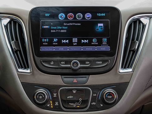 Used 2018 Chevrolet Malibu LT w/ Leather Package image 12