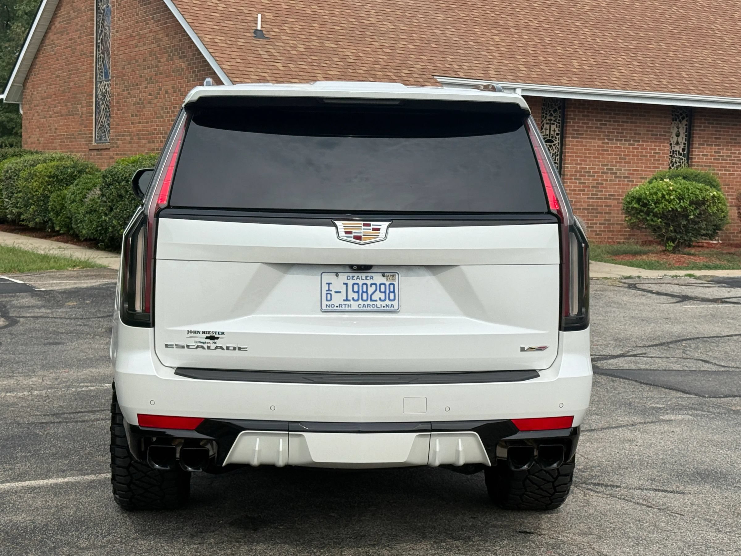 Used 2023 Cadillac Escalade V AWD/4WD image 4