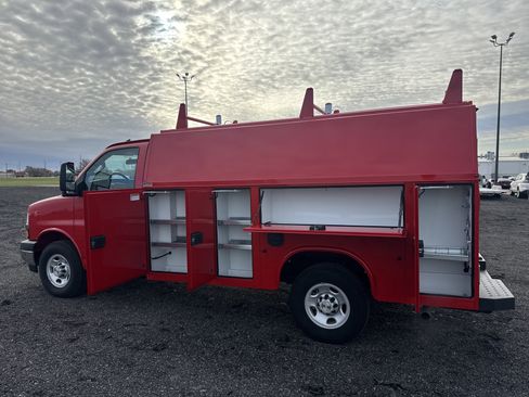 New 2025 Chevrolet Express 3500 w/ Power Convenience Package image 2