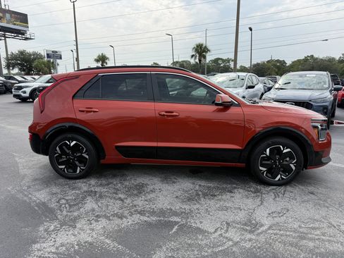 Used 2023 Kia Niro Wind FWD image 3