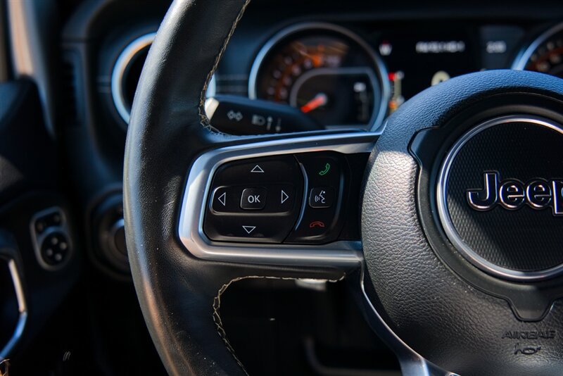 Used 2019 Jeep Wrangler Unlimited Sahara AWD/4WD image 28