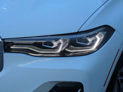 Used 2022 BMW X7 xDrive40i w/ Premium Package image 10