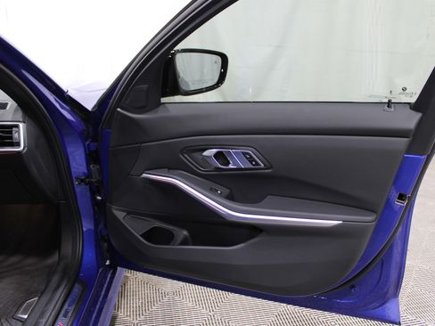 Used 2023 BMW 330i Sedan w/ M Sport Package image 30