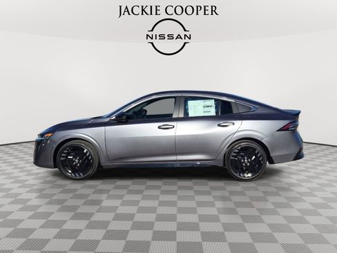 New 2026 Nissan Sentra SR w/ Floor Mat Package FWD image 2