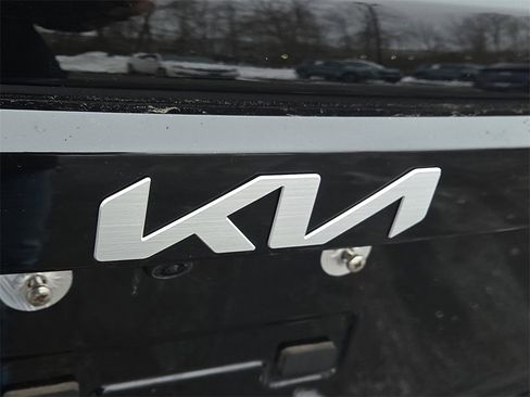 Certified 2023 Kia Niro EX image 28