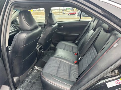 Used 2015 Toyota Camry SE image 10
