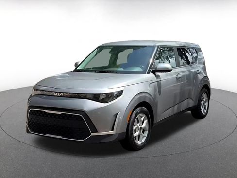 Used 2025 Kia Soul LX w/ LX Technology Package FWD image 7