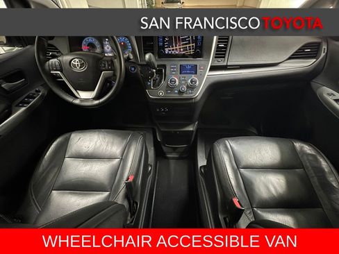 Used 2017 Toyota Sienna SE image 28