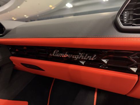 Used 2023 Lamborghini Huracan Tecnica image 15