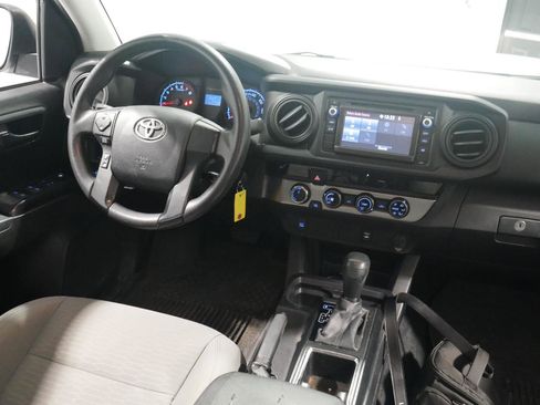 Used 2017 Toyota Tacoma SR image 18