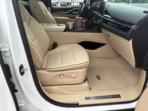 Used 2024 Cadillac Escalade Premium Luxury w/ Performance Package AWD/4WD image 7