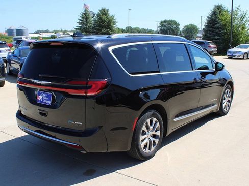 Used 2025 Chrysler Pacifica Pinnacle FWD image 5