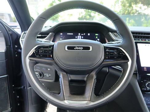 Used 2023 Jeep Grand Cherokee Overland w/ Luxury Tech Group IV AWD/4WD image 9
