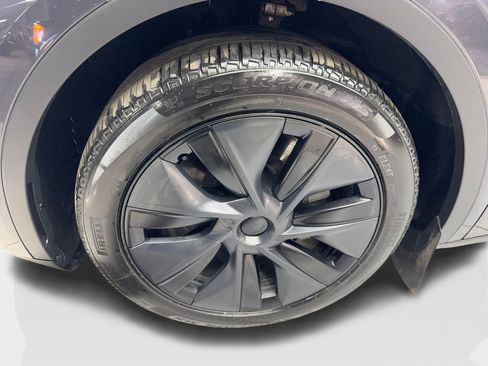 Used 2024 Tesla Model Y Long Range image 85