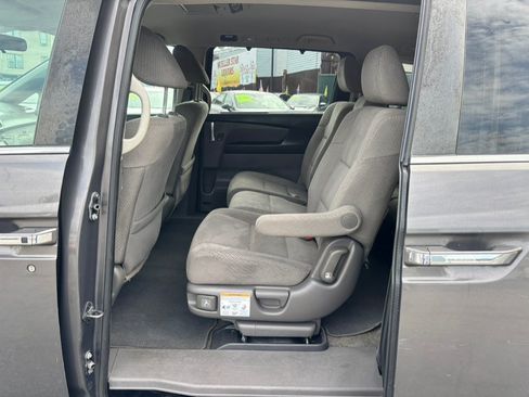 Used 2017 Honda Odyssey SE image 5