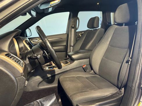 Used 2017 Jeep Grand Cherokee Laredo w/ Quick Order Package 23E AWD/4WD image 10