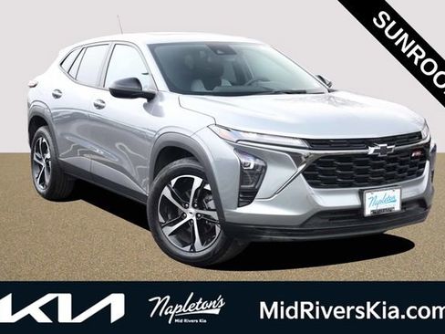 Used 2025 Chevrolet Trax RS w/ Sunroof Package image 1