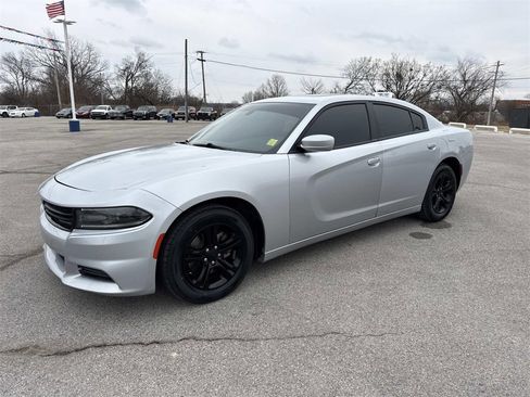 Used 2021 Dodge Charger SXT w/ Leather Interior Group image 2