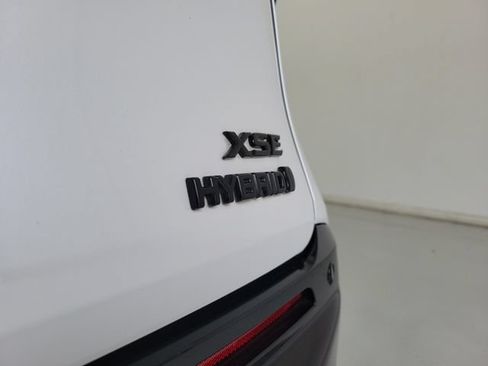 Used 2023 Toyota Sienna XSE FWD image 8