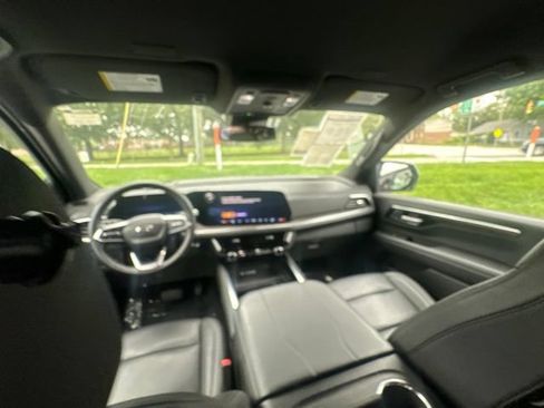 Used 2025 Chevrolet Suburban Z71 AWD/4WD image 10