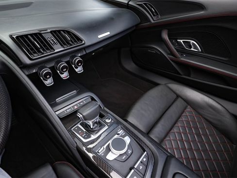 Used 2018 Audi R8 V10 plus image 33