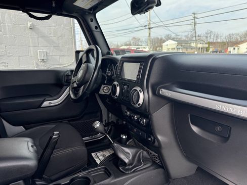 Used 2014 Jeep Wrangler Unlimited Sahara w/ Max Tow Package AWD/4WD image 25