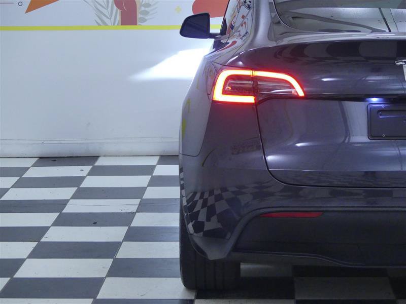 Used 2024 Tesla Model Y Long Range AWD/4WD image 27