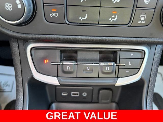 Used 2024 GMC Terrain SLE AWD/4WD image 23