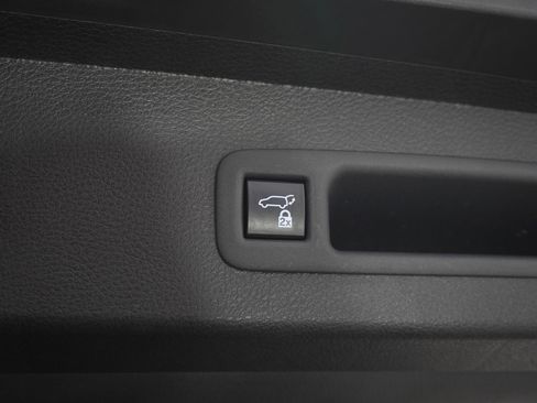 Used 2023 Toyota Sienna XLE FWD image 11