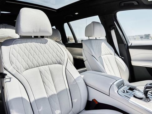 Used 2023 BMW ALPINA XB7 AWD/4WD image 46